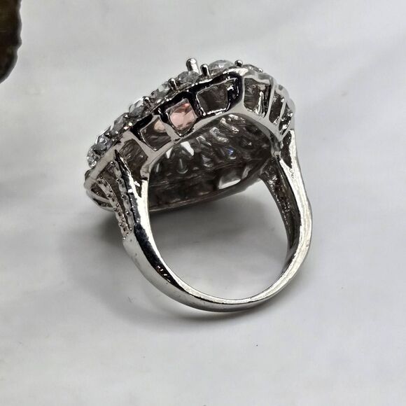 "5/$25" Large Silvertone Peach Pear Shaped Crystal Cocktail Ring Sz 7 - Picture 2 of 6